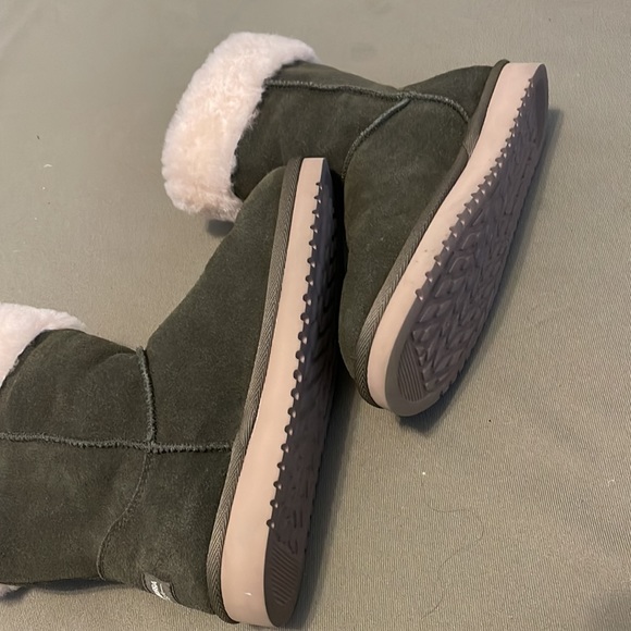 UGG KOOLABURRA  green leather color size 6” womens boots - Picture 2 of 15